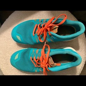 9.5 Nike Flex Runners